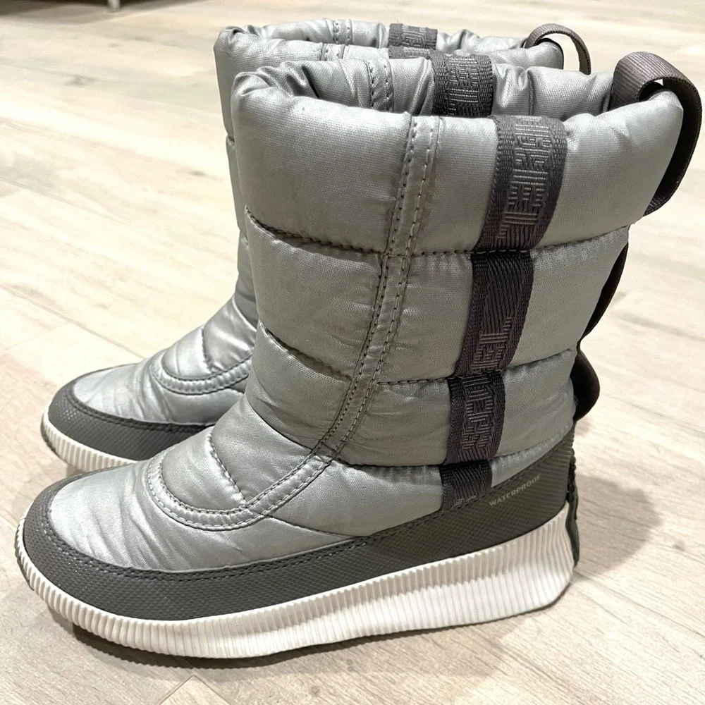 Sorel Women’s Girls Out 'N About™ Puffy Mid  Silver Boot Size 6